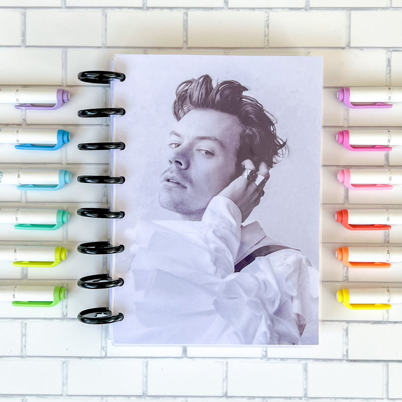 Cuaderno Harry Styles blanco y negro